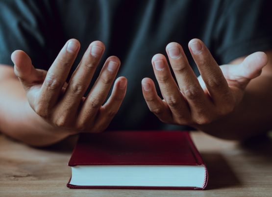 christian-people-reading-and-study-bible-in-home-and-pray-together-.jpg christian-people-reading-and-study-bible-in-home-and-pray-together-.jpg